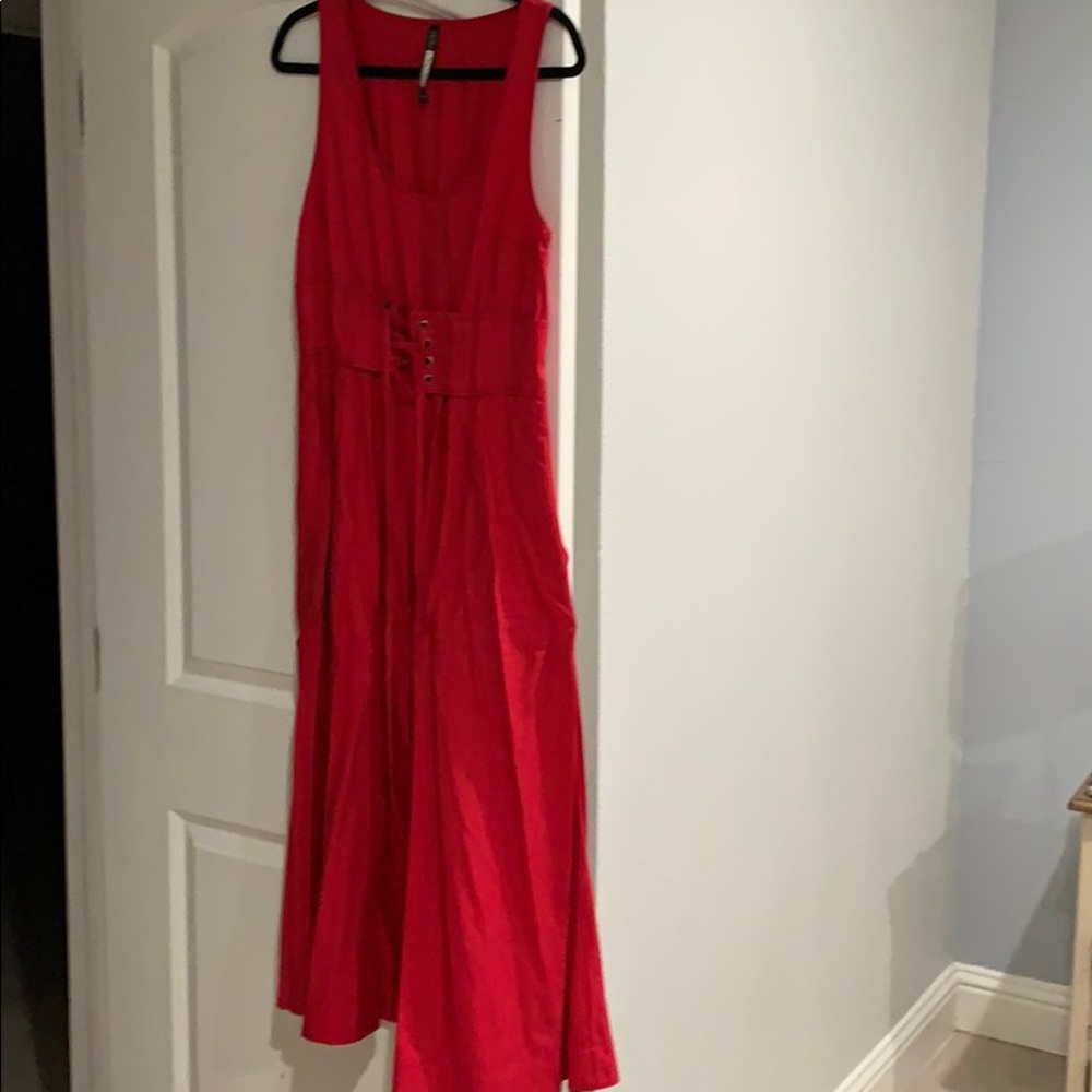 Red sleeveless dress with pockets!